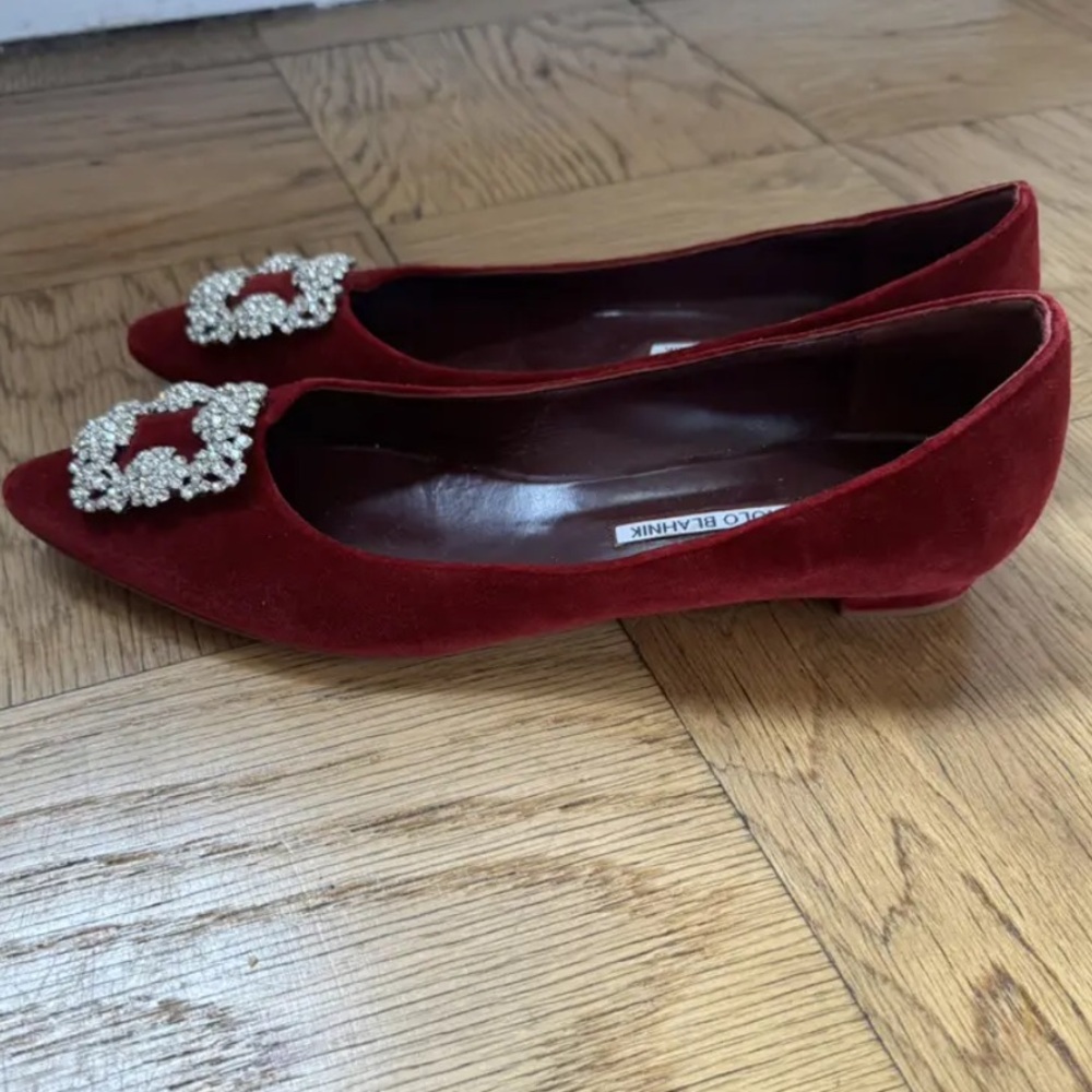 Manolo Blahnik Hangisi Burgundy Velvet Flats - Picture 4 of 7